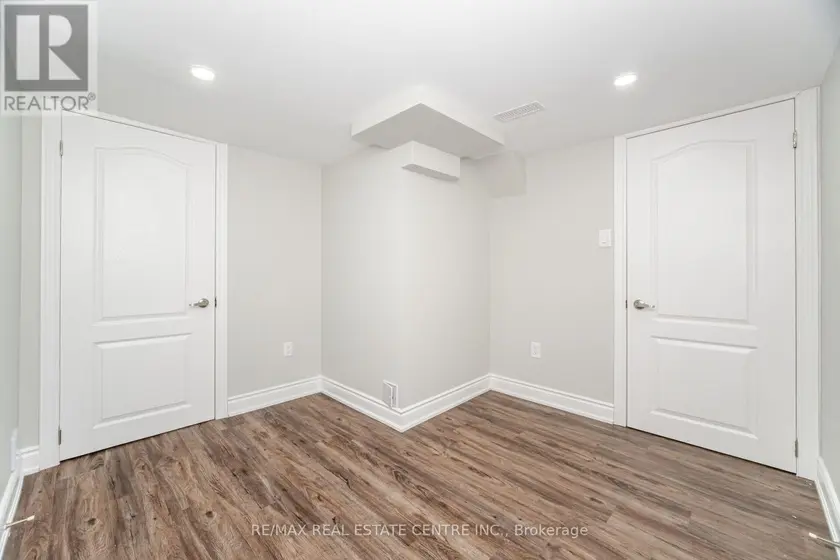 Semi-Detached/Link at BASEMENT - 3885 RIPPLETON LANE, Mississauga