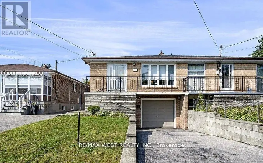 Semi-Detached/Link at 136 DUNCANWOODS DRIVE, Toronto