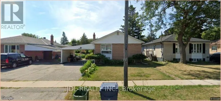 Detached at 11 HAWKEDON CRESCENT, Toronto