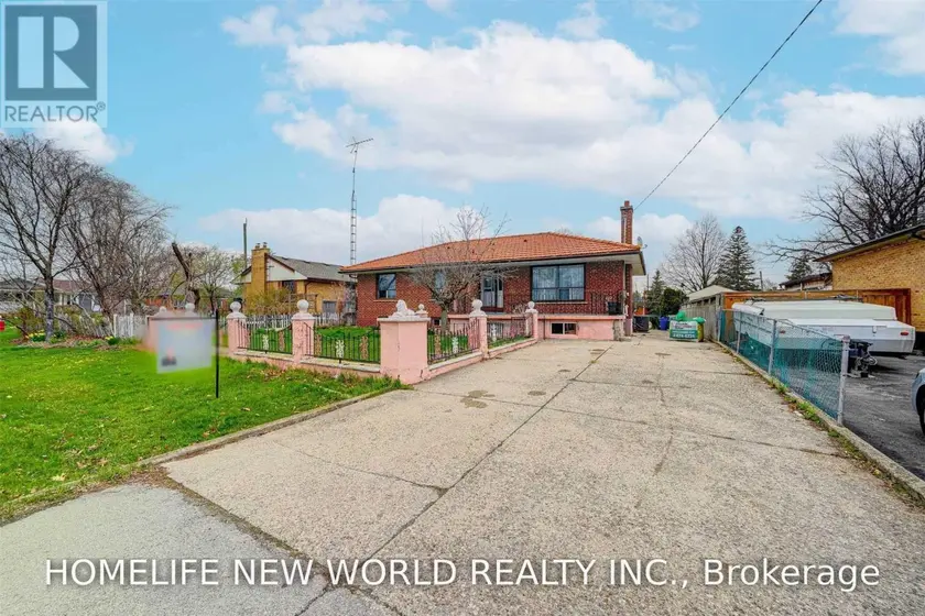 Detached at 349 WOODALE AVENUE, Oakville