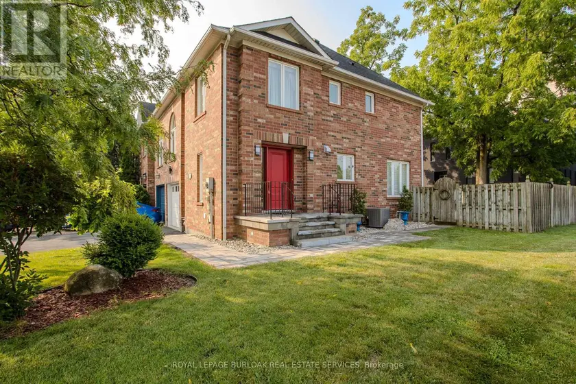 Semi-Detached/Link at 2010 GROVETREE LANE, Burlington