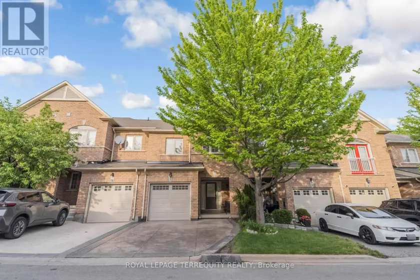 Townhouse at 7 BAMBOO GROVE, Brampton