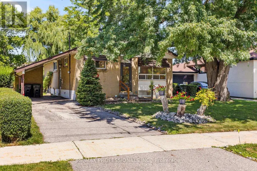 Detached at 25 HARDWICK COURT, Toronto