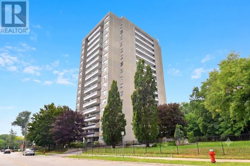 Apartment at 401 - 2263 MARINE DRIVE, Oakville