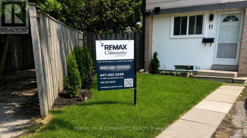 Townhouse at 11 GRANTBROOK COURT, Brampton