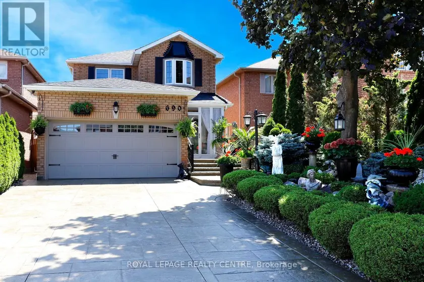 Detached at 690 ASHPRIOR AVENUE, Mississauga