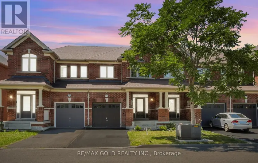 Townhouse at 112 HANSON CRESCENT, Milton