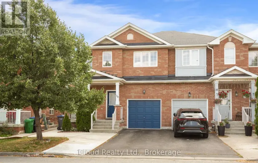 Semi-Detached/Link at 39 FLURRY CIRCLE, Brampton