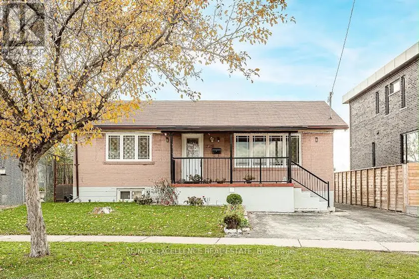 Detached at 7208 HERMITAGE ROAD, Mississauga