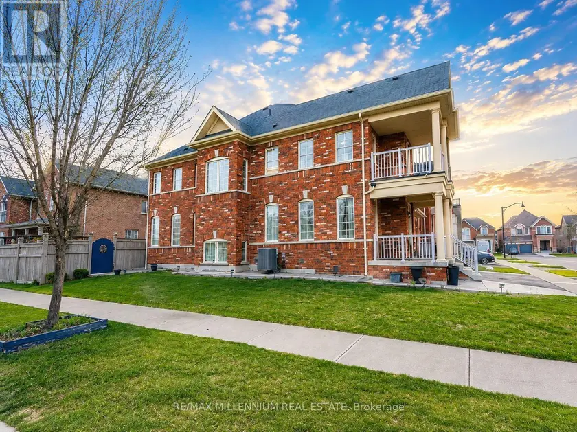 Detached at 8 ZELDA ROAD, Brampton
