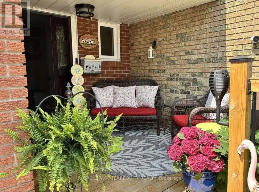Townhouse at 72 - 72 CARISBROOKE COURT, Brampton