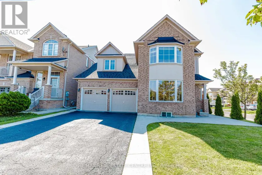 Detached at 14 ALBORETO WAY, Brampton