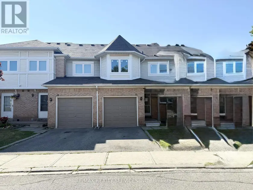 Townhouse at 13 WICKSTEAD COURT, Brampton