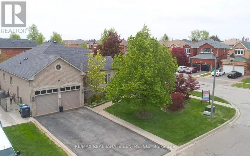 Detached at 1 KIRKWOOD CRESCENT, Caledon