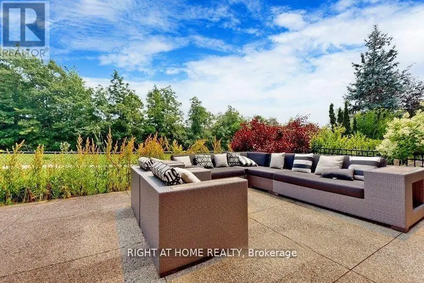 Townhouse at 1138 WOODINGTON LANE, Oakville