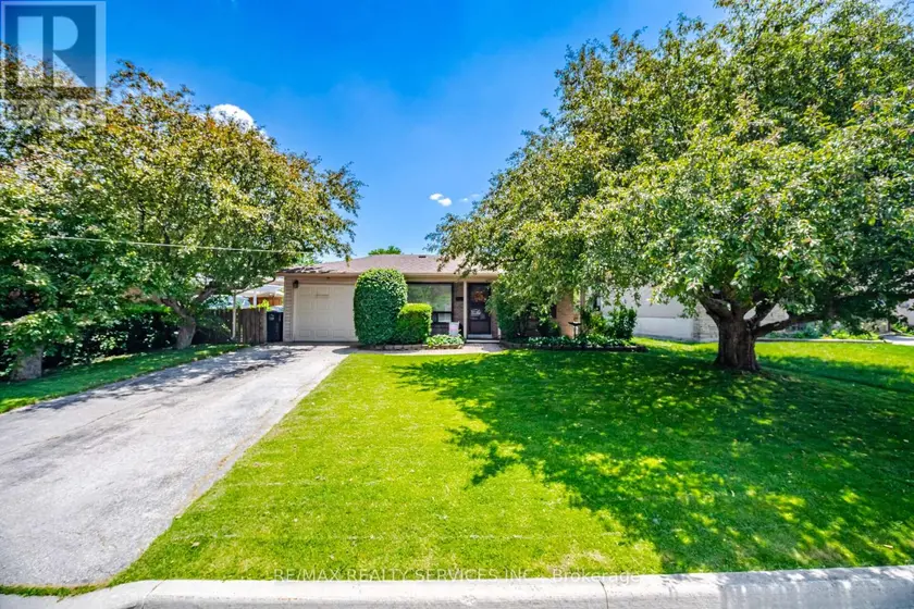 Detached at 15 FERNDALE CRESCENT, Brampton