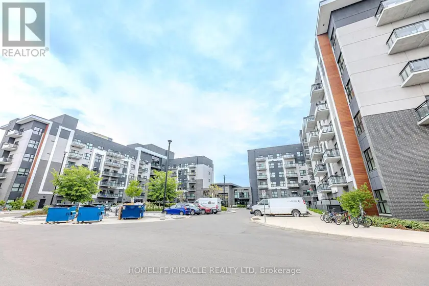 Apartment at 215 - 102 GROVEWOOD COMMON, Oakville