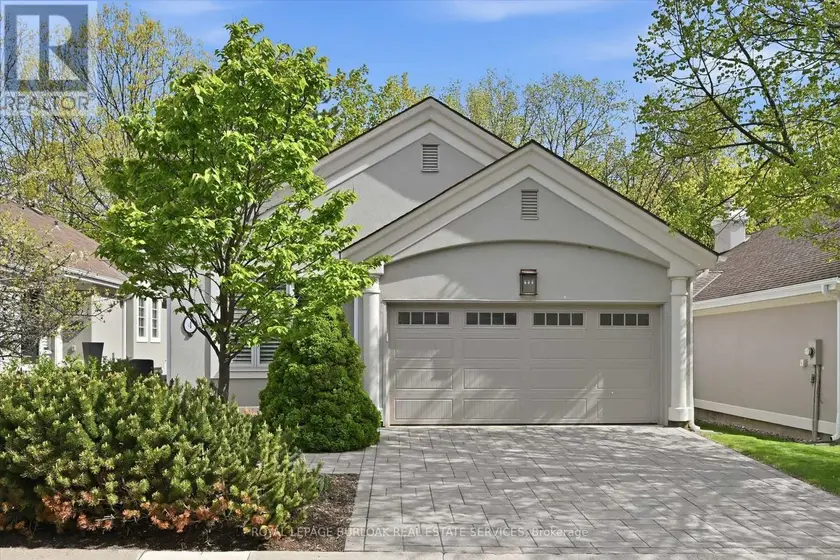 Detached at 4 - 1095 SKYVIEW DRIVE, Burlington