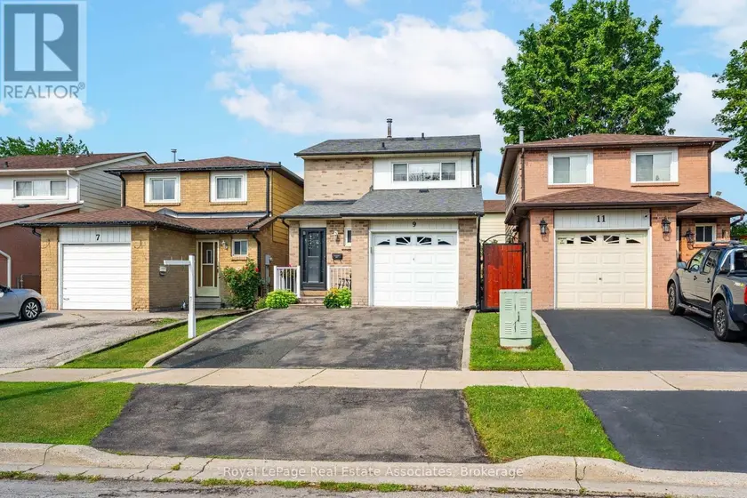 Detached at 9 WINDWOOD DRIVE, Toronto (West Humber-Clairville)