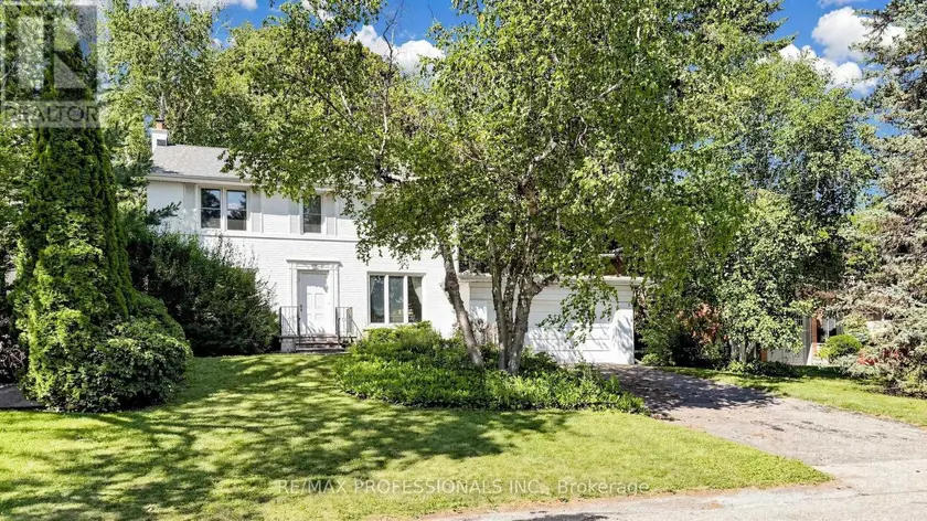 Detached at 8 SOUTHWAY ROAD, Toronto