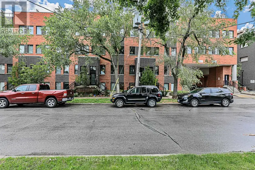 Townhouse at 7 - 68 WINSTON PARK BOULEVARD, Toronto