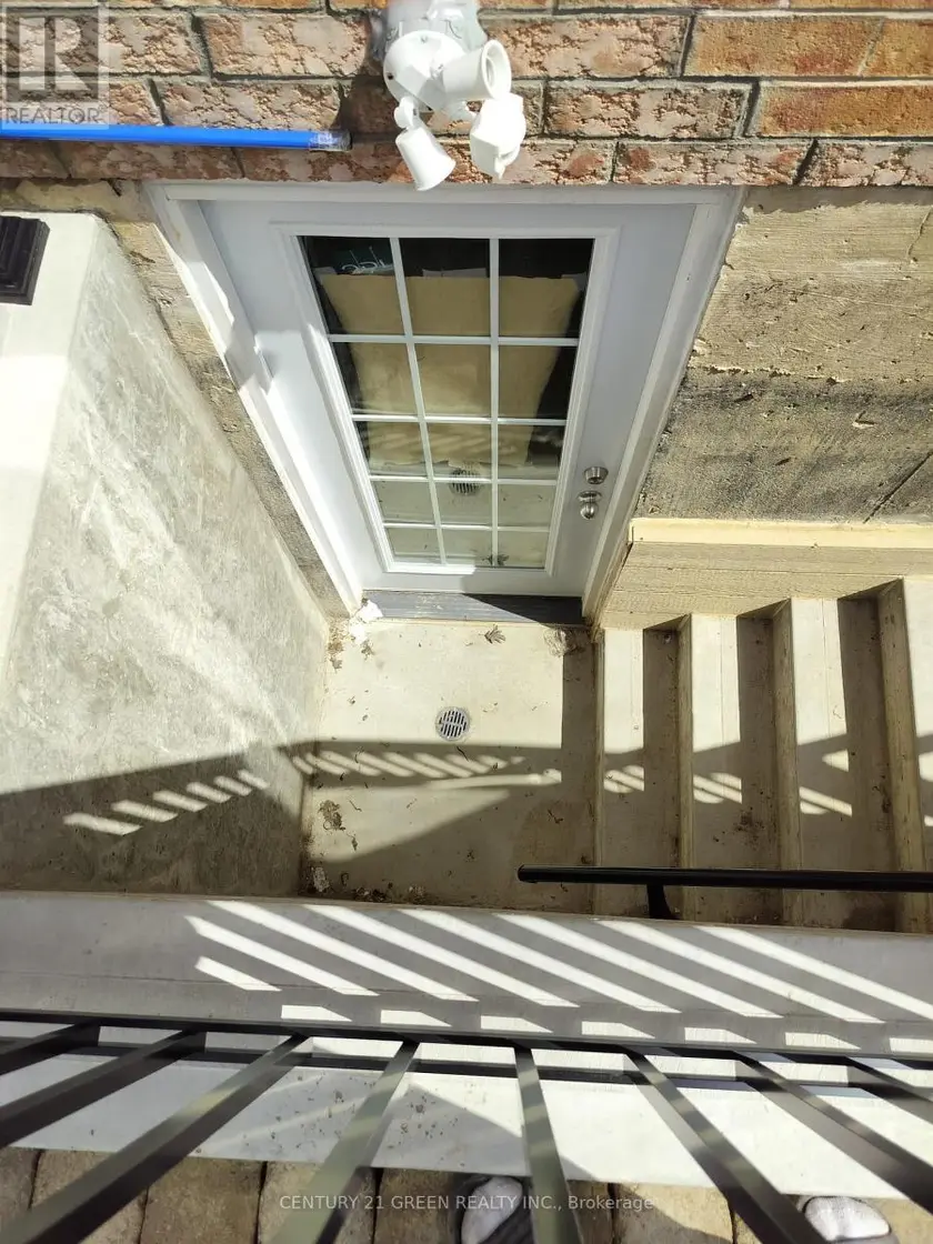 Semi-Detached/Link at LOWER - 852 MCNAIR CIRCLE, Milton