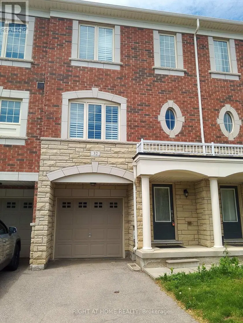 Townhouse at 32 ASPEN HILLS ROAD, Brampton