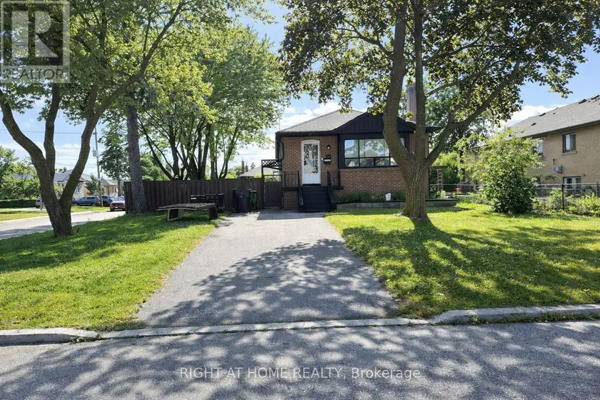 Detached at 70 BUNNELL CRESCENT, Toronto