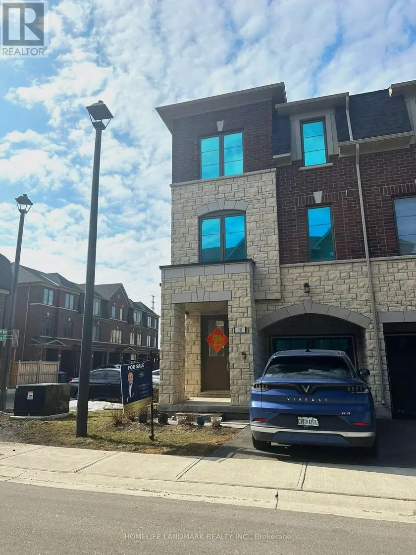 Townhouse at 18 LAVINIA ROAD, Brampton
