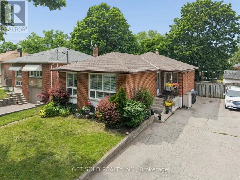 Detached at 32 CHECKENDON DRIVE, Toronto