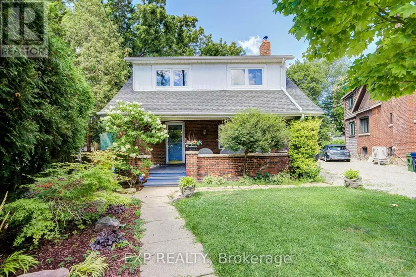 Detached at 10 KING STREET CRESCENT, Toronto