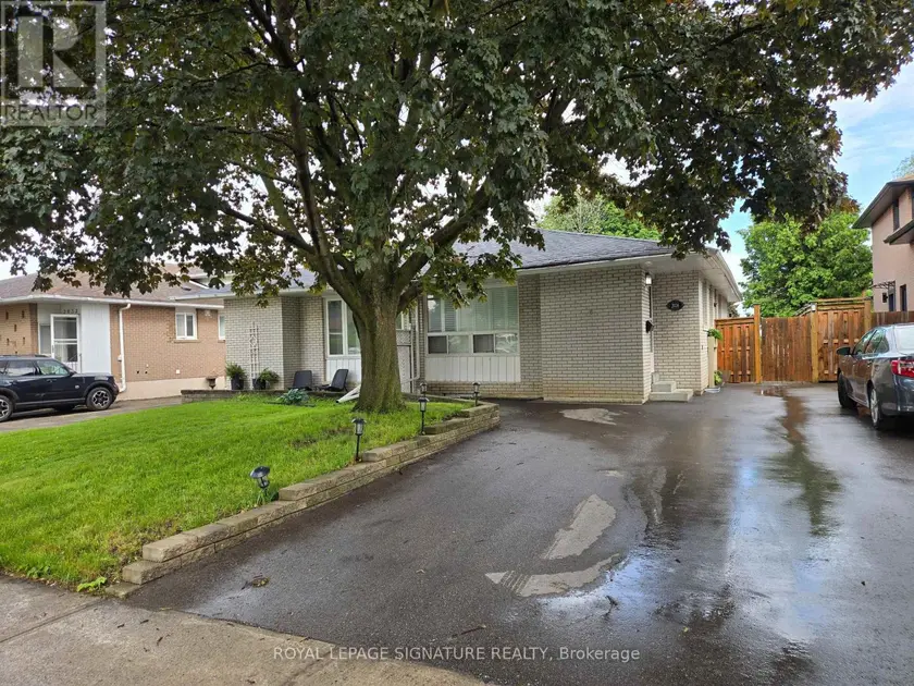 Semi-Detached/Link at B - 2026 FONTWELL CRESCENT, Mississauga