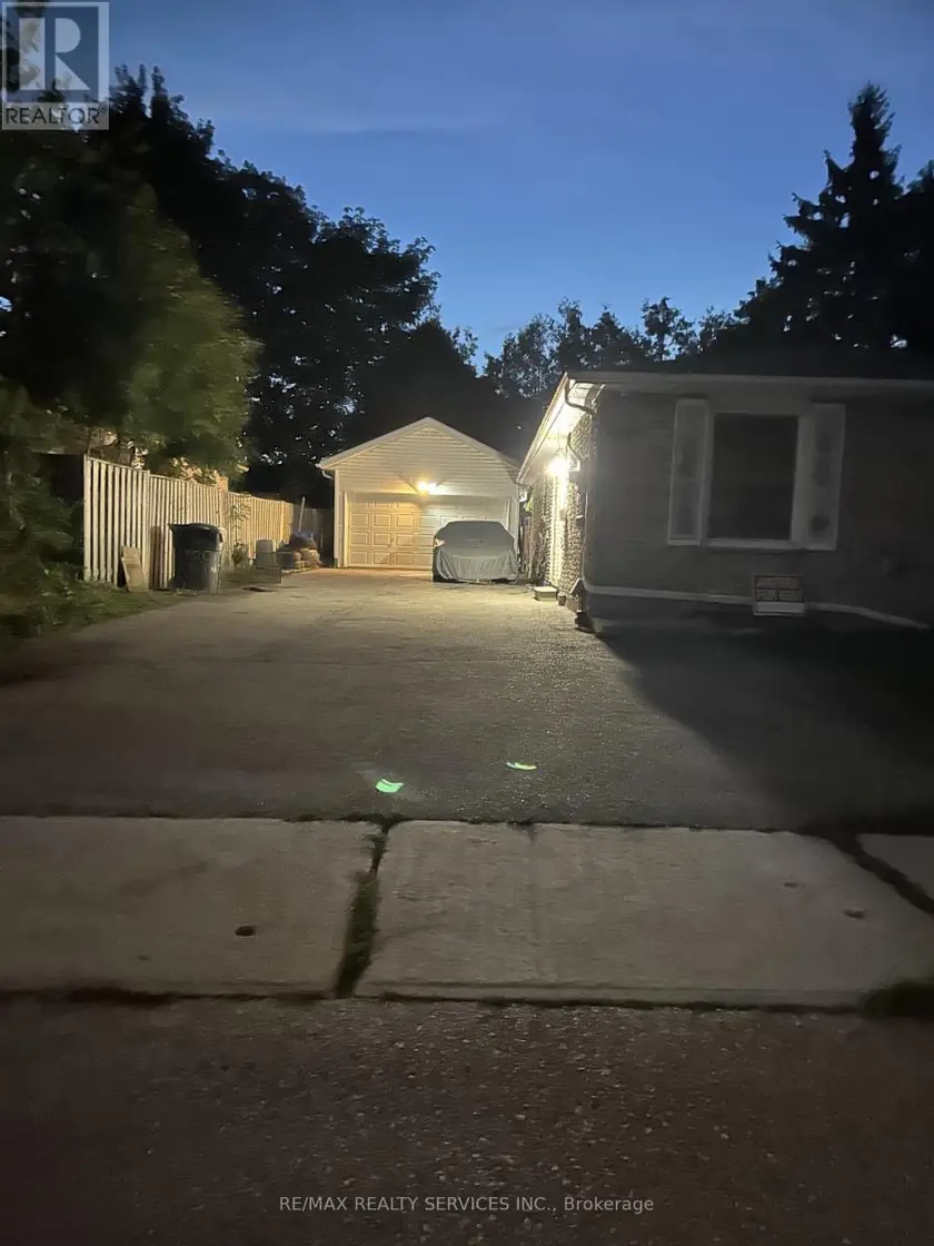 Detached at 100 SUTHERLAND AVENUE, Brampton
