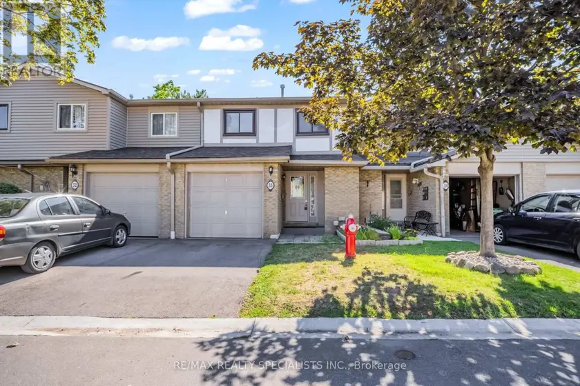 Townhouse at 33 GREENWICH CIRCLE, Brampton