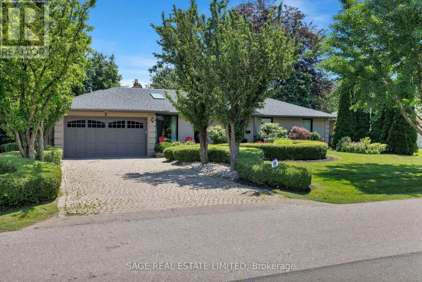 Detached at 5 BLAIR ATHOL CRESCENT, Toronto