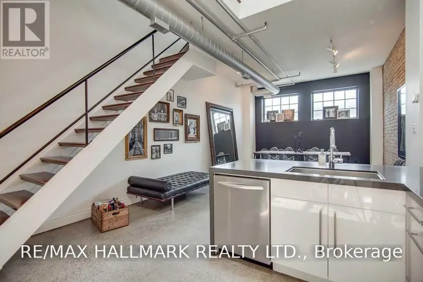 Townhouse at 7 - 6 BARTLETT AVENUE, Toronto