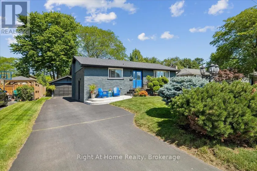 Detached at 275 KENT CRESCENT, Burlington
