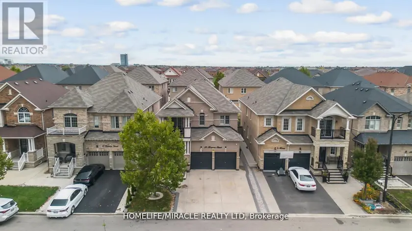 Detached at 10 KENORA STREET, Brampton