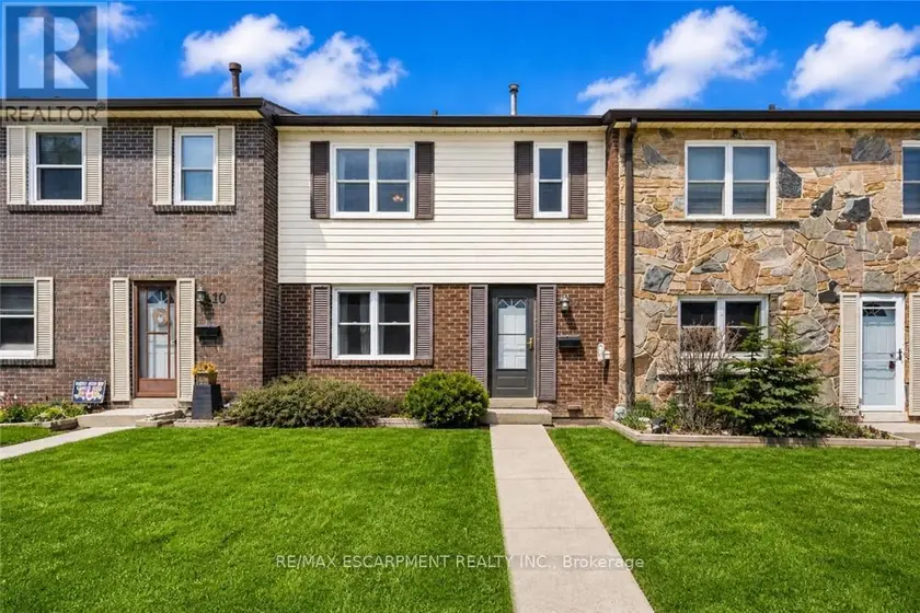 Townhouse at 11 - 2825 GANANOQUE DRIVE, Mississauga