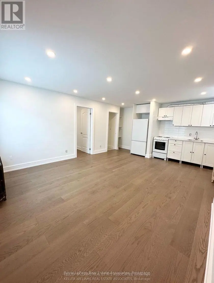 Multiplex at 4 - 237 LAKESHORE ROAD E, Mississauga