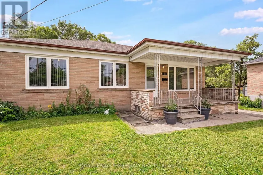 Detached at 19 BATTERSEA CRESCENT, Toronto