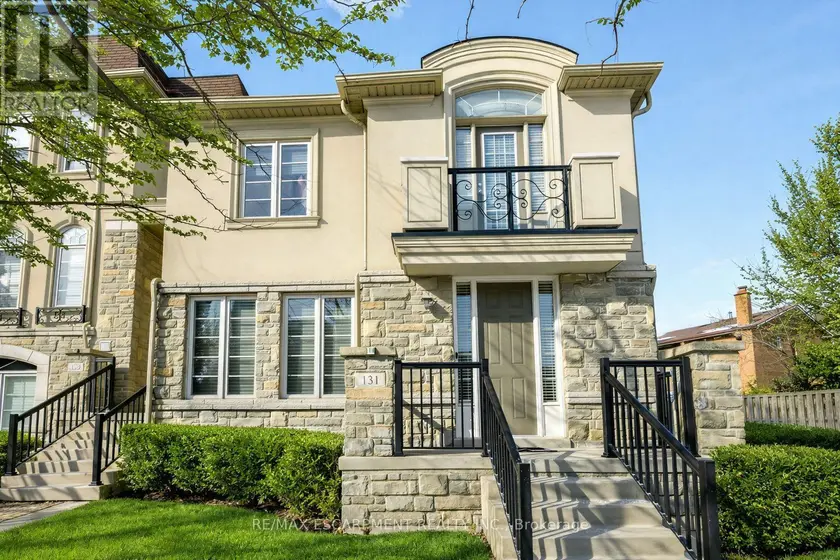 Townhouse at 131 ROBERT SPECK PARKWAY, Mississauga
