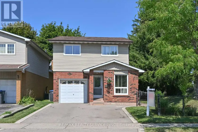 Detached at 2 LINDRIDGE AVENUE, Brampton