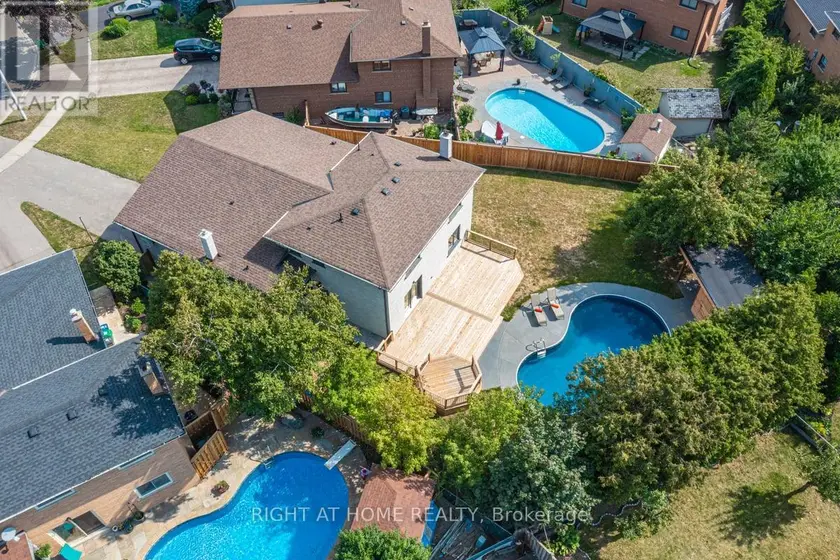 Detached at 690 HILLMAN CRESCENT, Mississauga