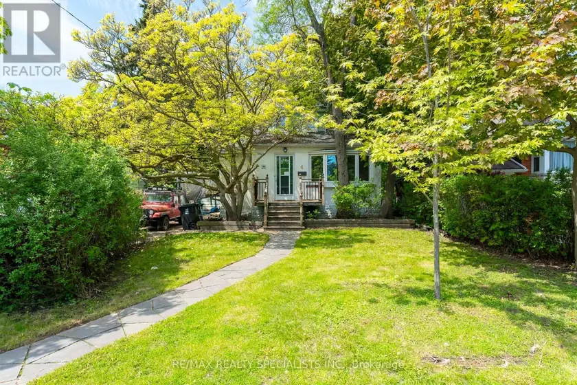 Detached at 4 ELTON CRESCENT, Toronto