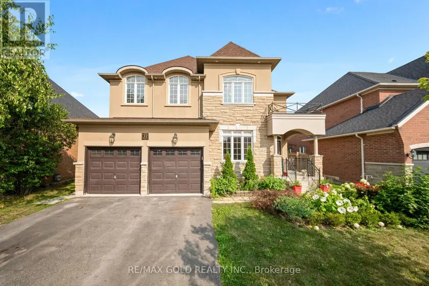 Detached at 31 FONTAINEBLEU ROAD, Brampton