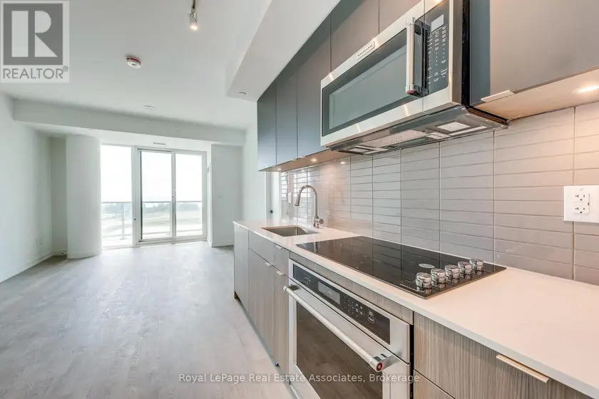 Apartment at 806 - 220 MISSINNIHE WAY, Mississauga