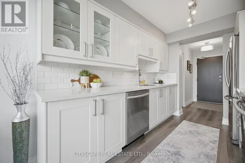 Apartment at 1105 - 700 CONSTELLATION DRIVE, Mississauga