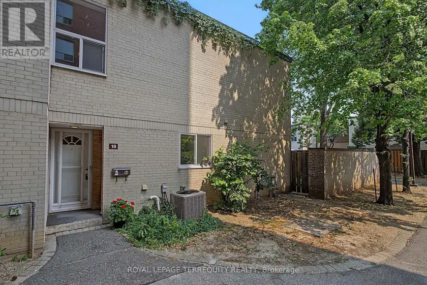 Townhouse at 18 - 11 FOUR WINDS DRIVE, Toronto