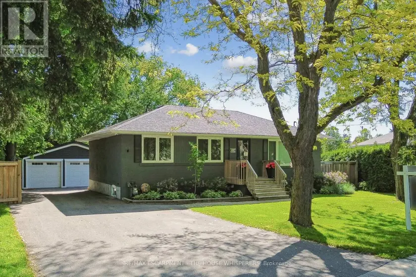 Detached at 400 HIGHSIDE DRIVE, Milton